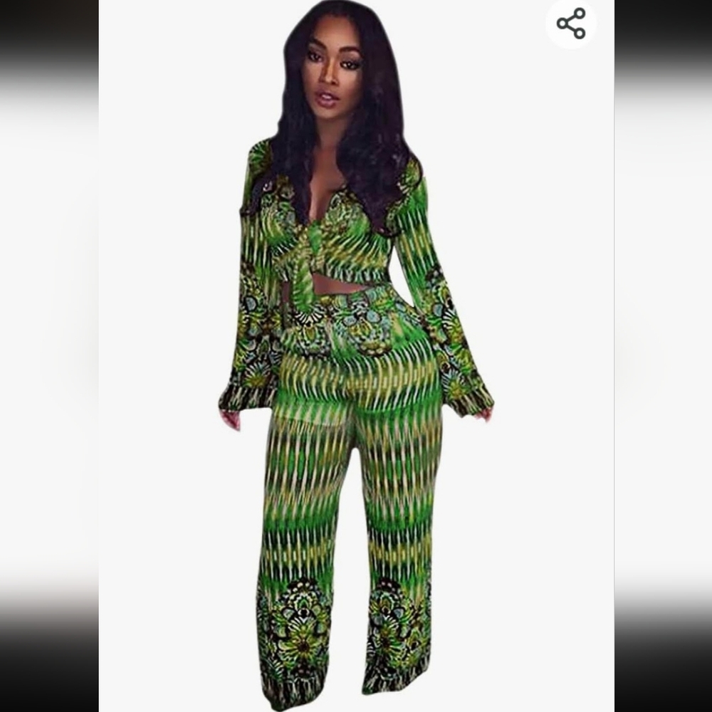 Nwot green 2pc out